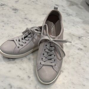 Vionic Women's Light Gray Leather Lace-Up Sneakers